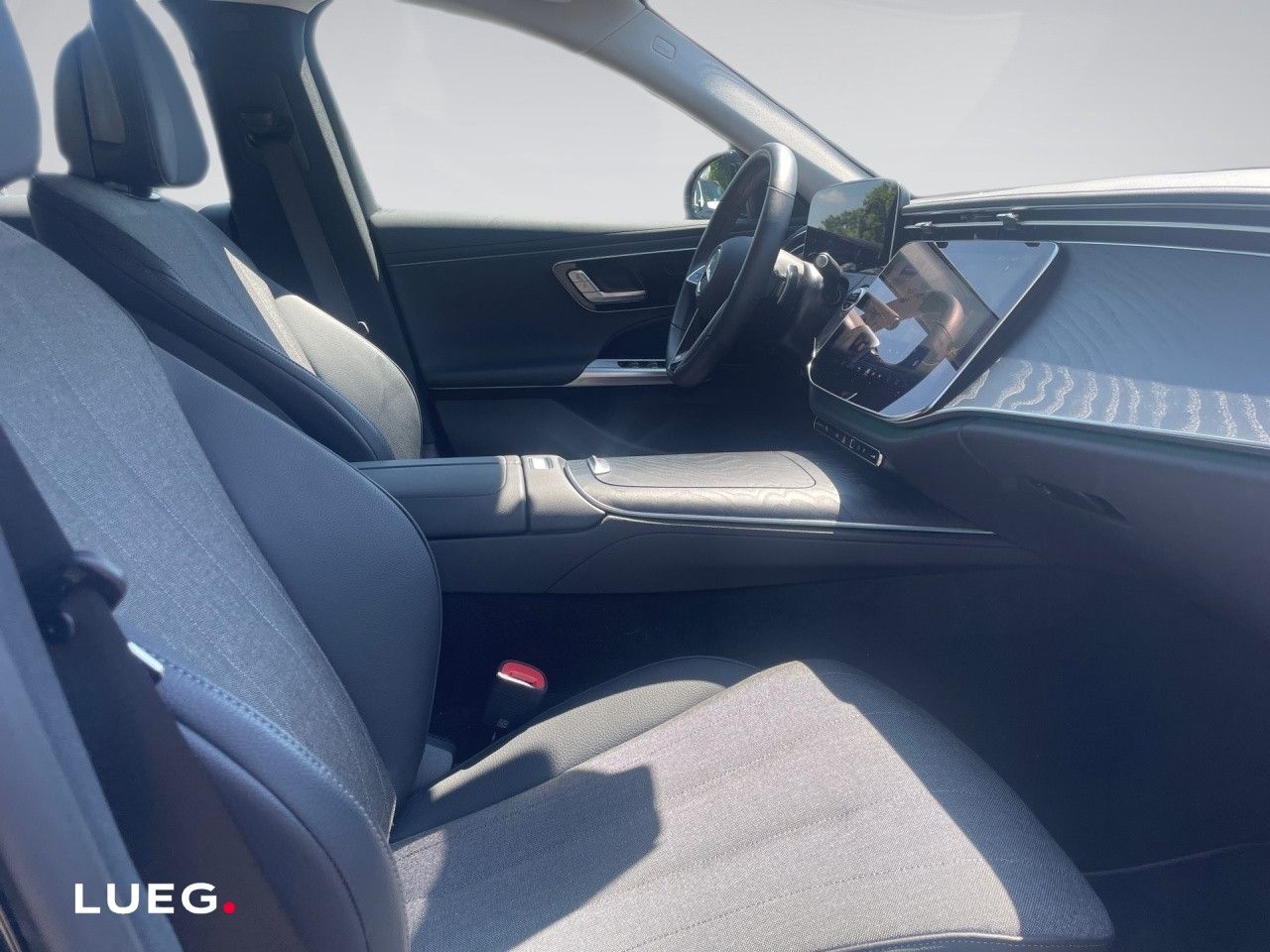 Mercedes-Benz E-Klasse – Bild 8