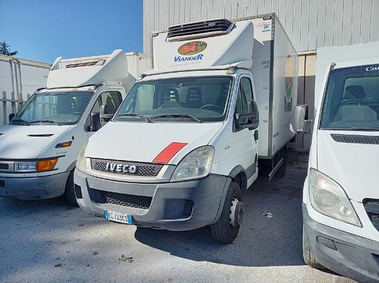 Vehicle image 1 / 4