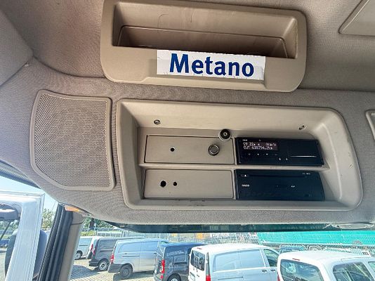 Vehicle image 8 / 13