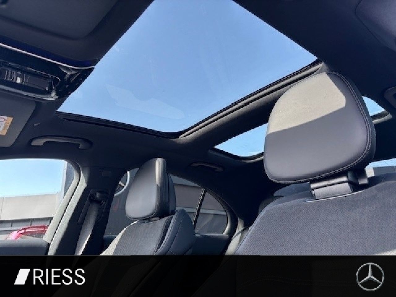 Mercedes-Benz E-Klasse – Bild 12