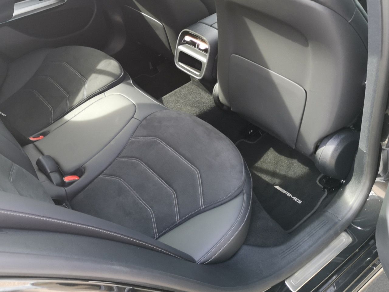 Mercedes-Benz E-Klasse – Bild 17