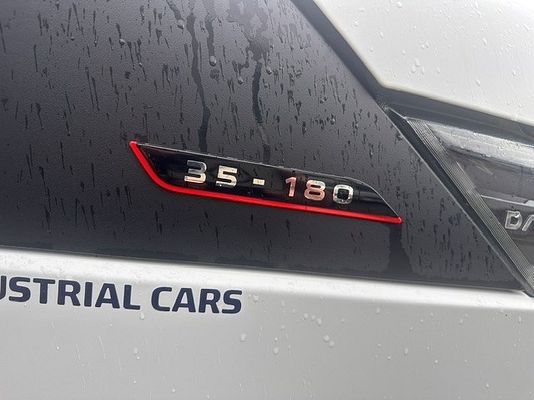 Vehicle image 9 / 20