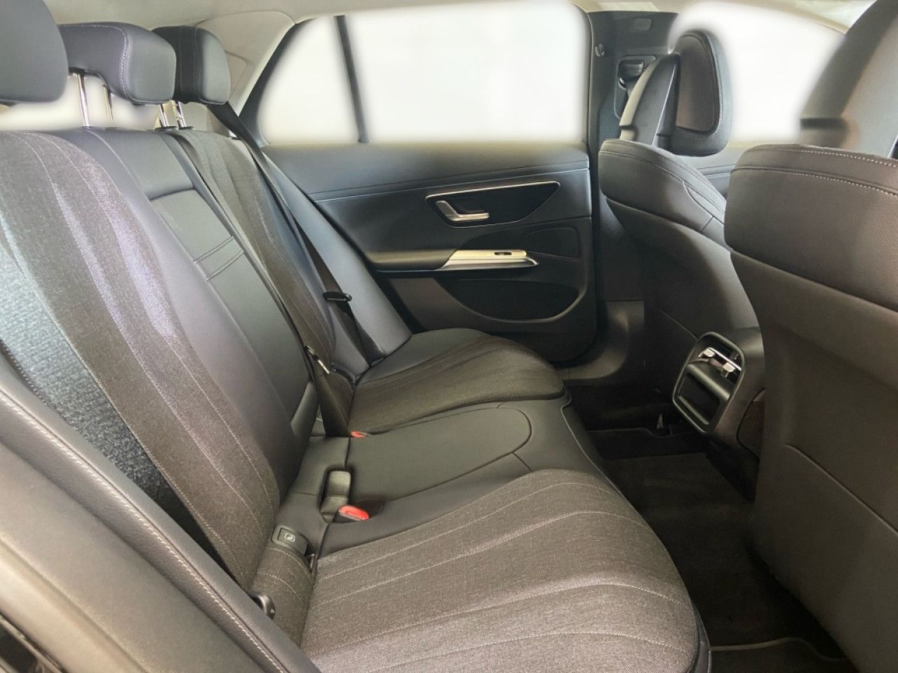 Mercedes-Benz E-Klasse – Bild 11
