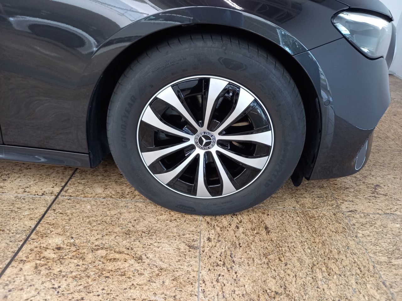 Mercedes-Benz E-Klasse – Bild 9