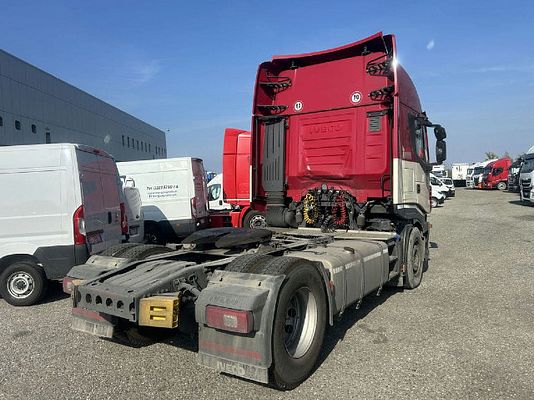 Vehicle image 7 / 13