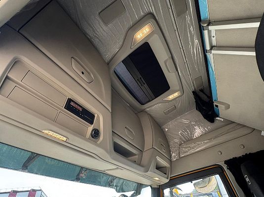 Vehicle image 8 / 10