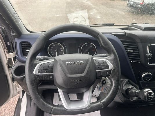Vehicle image 17 / 20