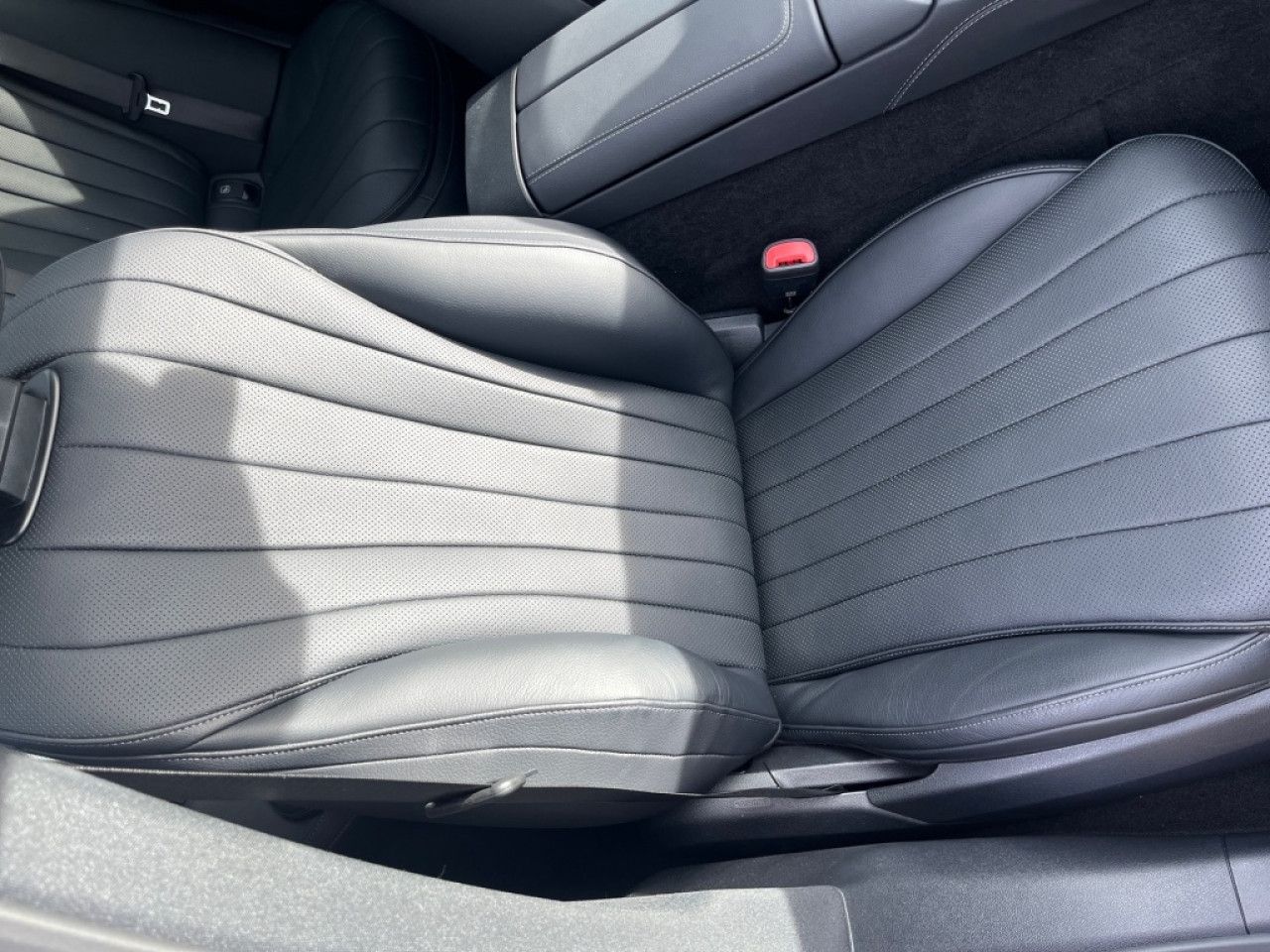 Mercedes-Benz E-Klasse – Bild 24