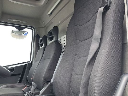 Vehicle image 17 / 23