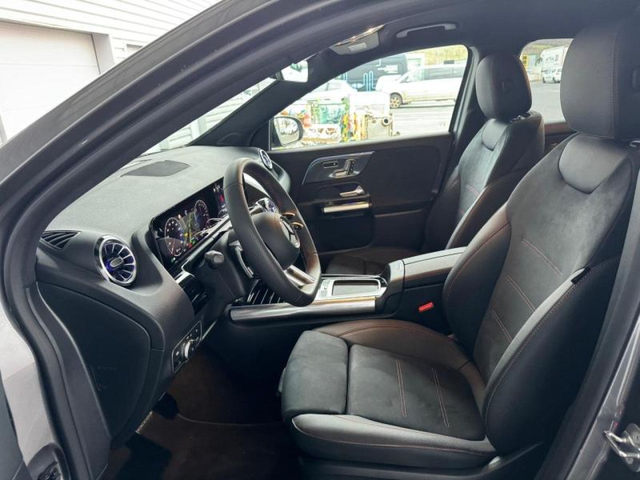 Photo du v&eacute;hicule 15 / 18