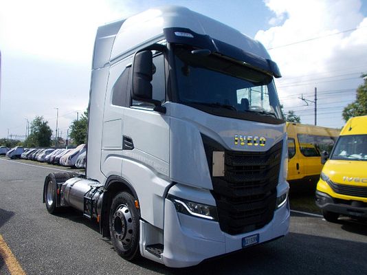 Vehicle image 3 / 10