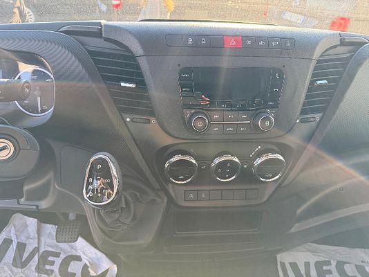 Vehicle image 15 / 15
