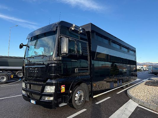Vehicle image 1 / 15