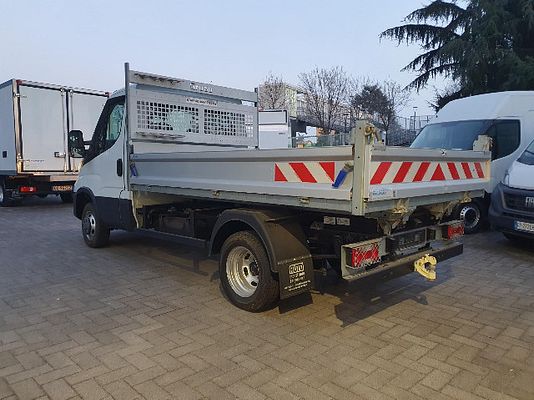Vehicle image 4 / 10