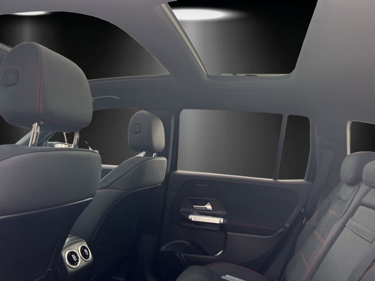Mercedes-Benz GLB – Bild 11