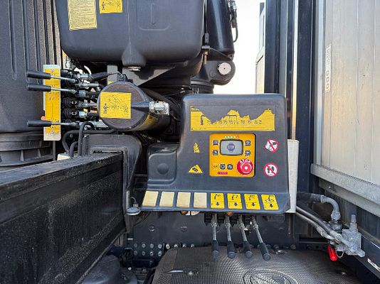 Vehicle image 14 / 18
