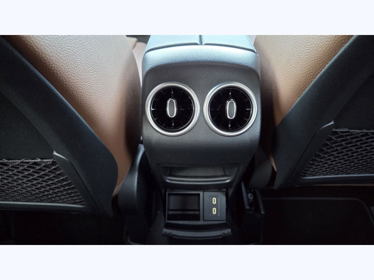 Photo du v&eacute;hicule 16 / 18