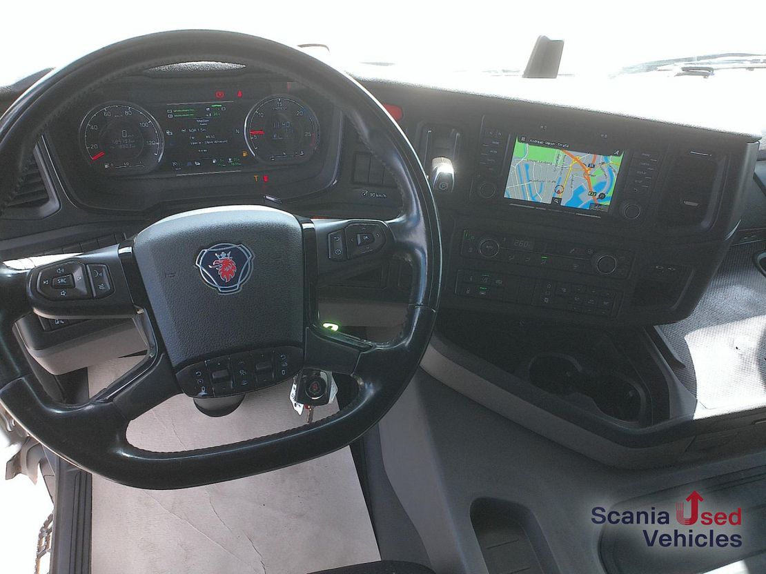 Vehicle image 3 / 20