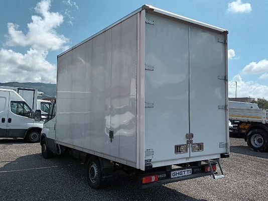 Vehicle image 4 / 5
