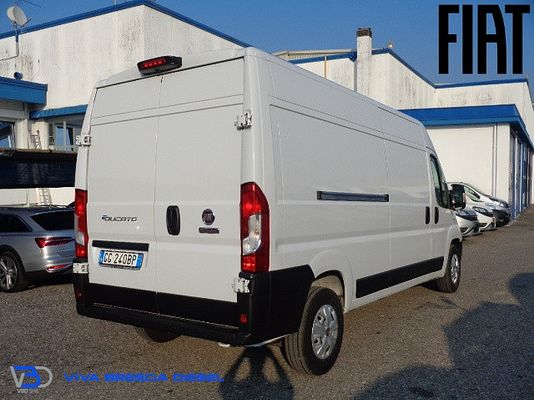 Vehicle image 6 / 15