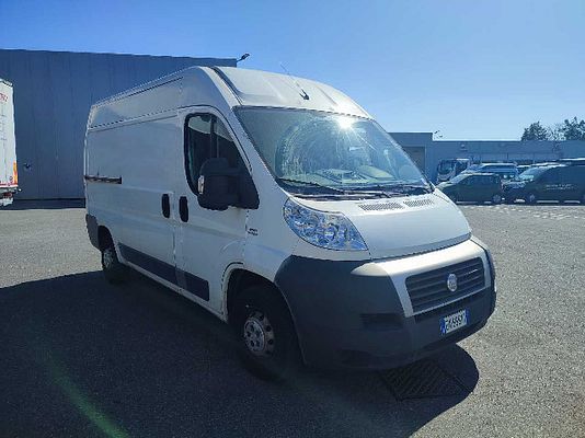 Vehicle image 6 / 10