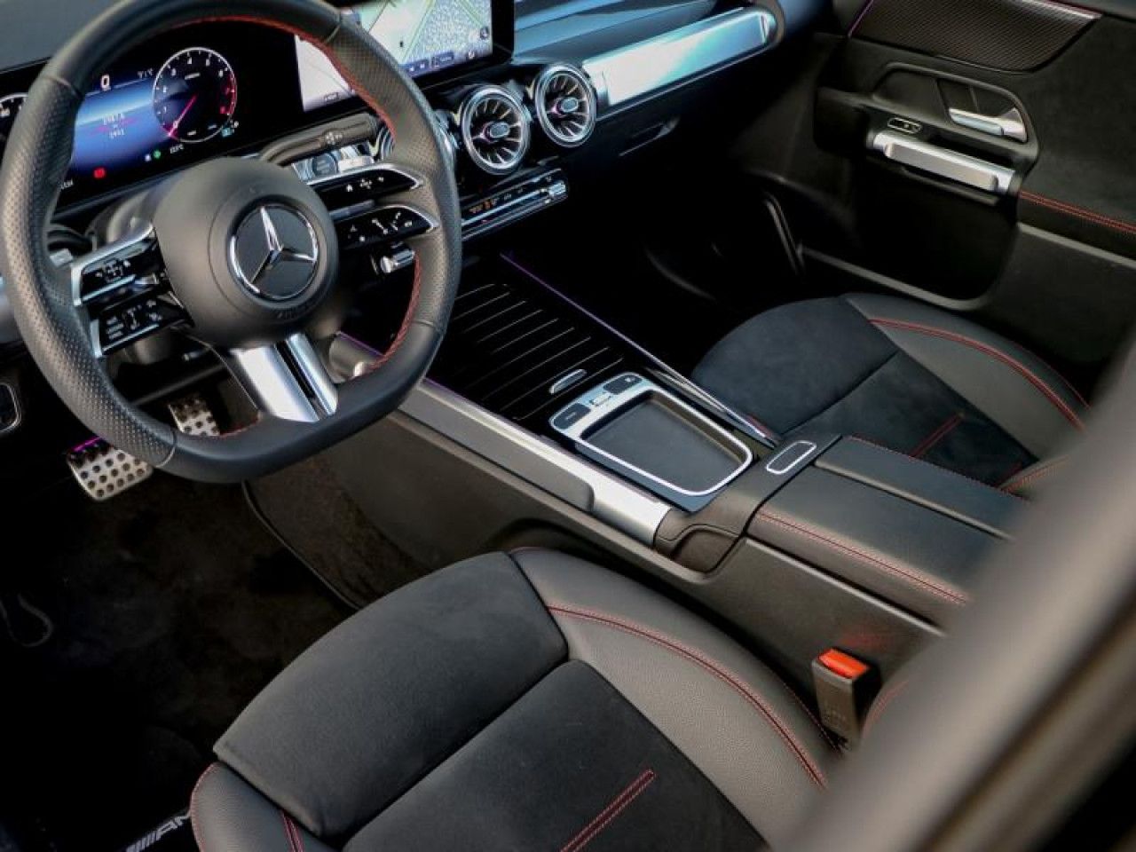 Photo du v&eacute;hicule 12 / 18