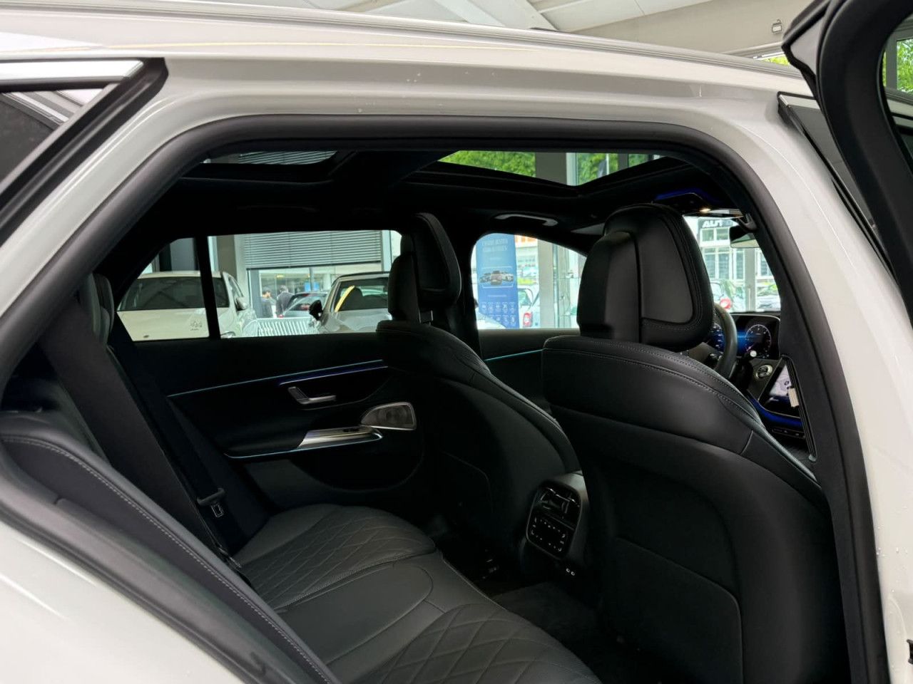 Mercedes-Benz E-Klasse – Bild 24