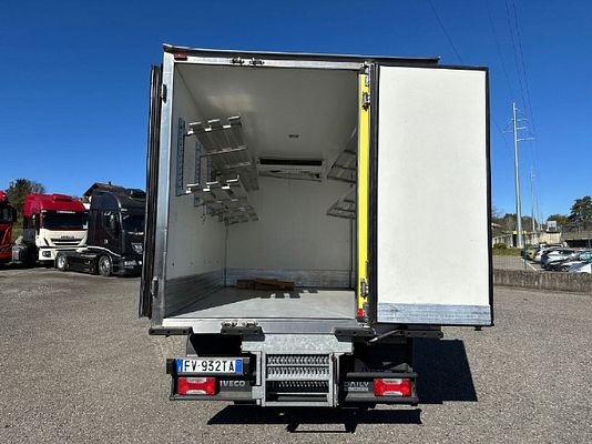 Vehicle image 10 / 17