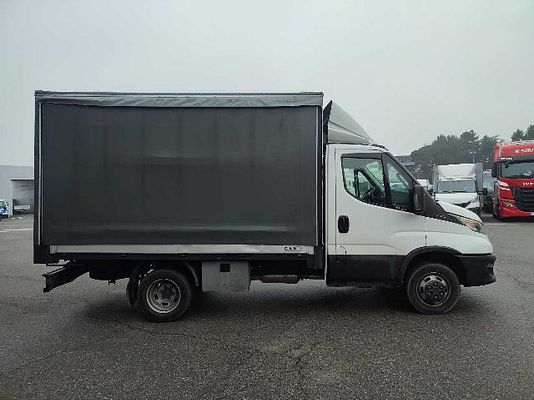 Vehicle image 4 / 10
