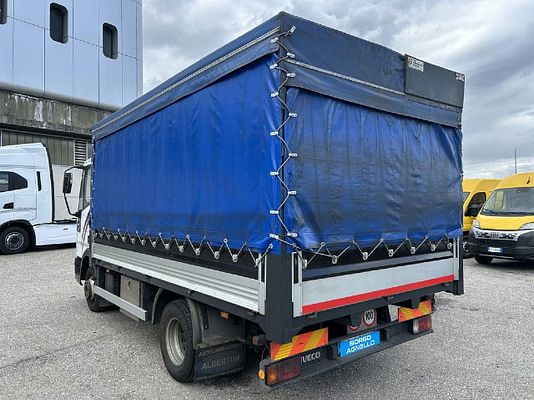 Vehicle image 12 / 19