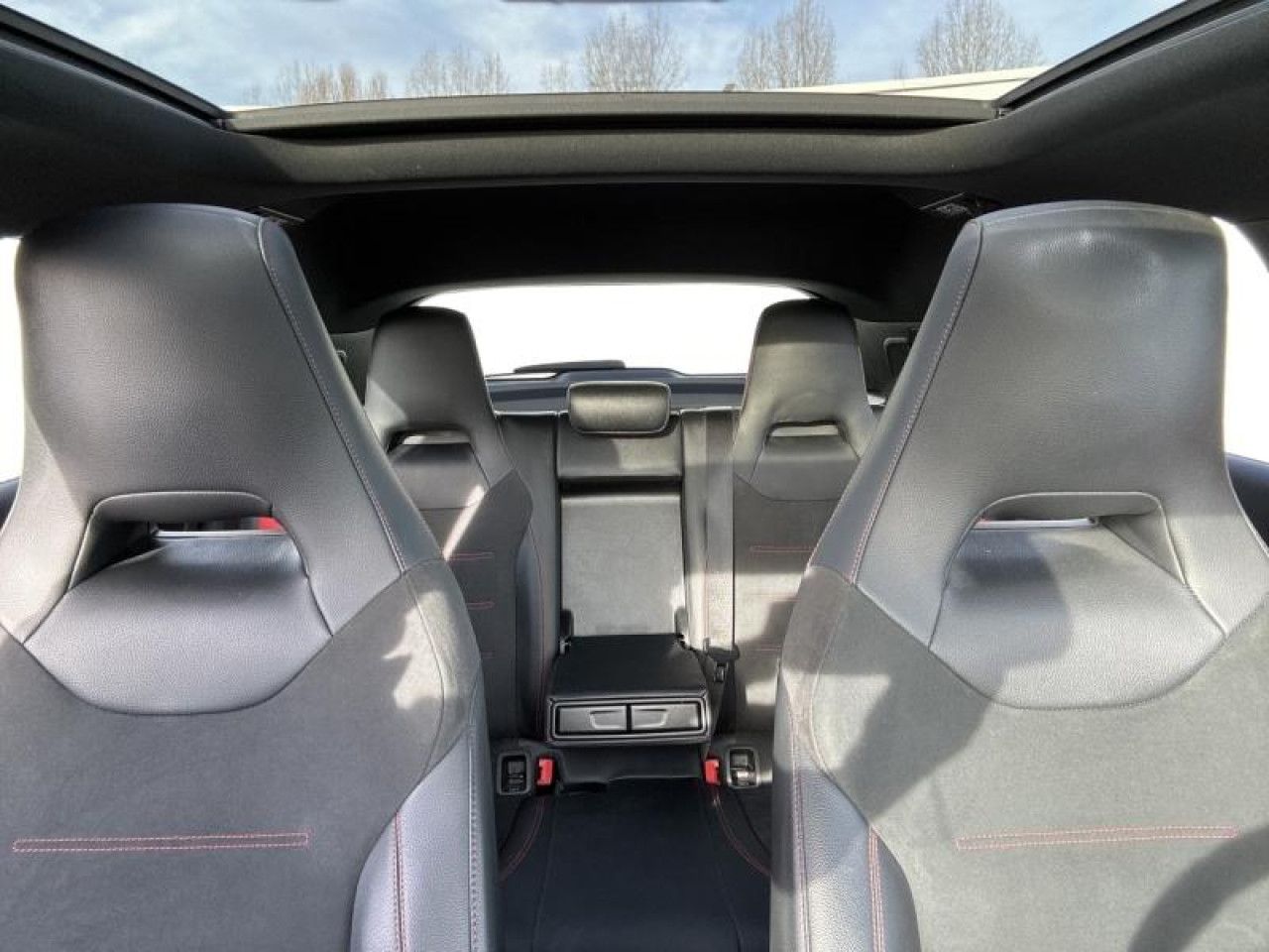 Photo du v&eacute;hicule 12 / 18