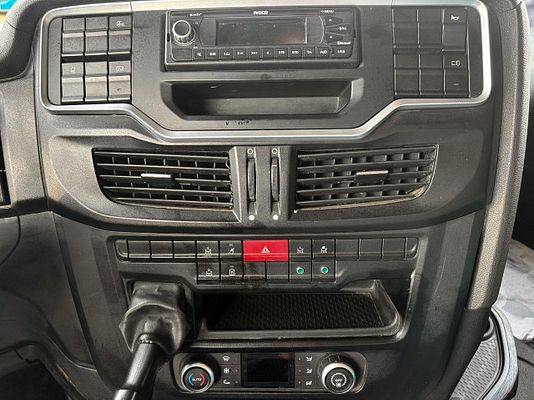 Vehicle image 13 / 15