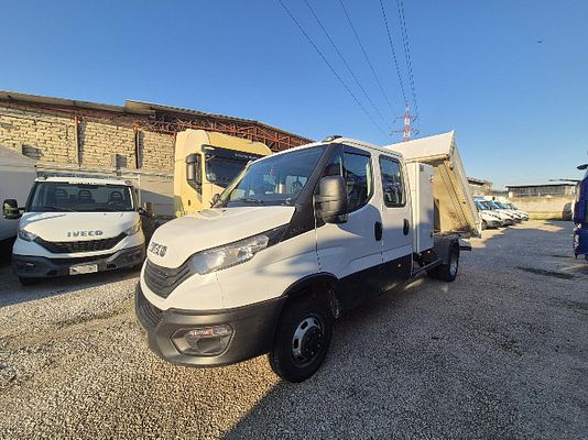 Vehicle image 1 / 8