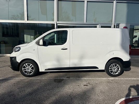 Vehicle image 4 / 15