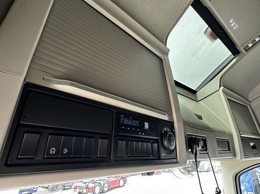 Vehicle image 16 / 20