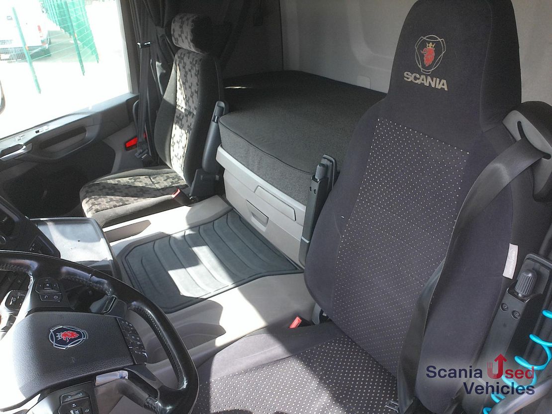 Vehicle image 8 / 20