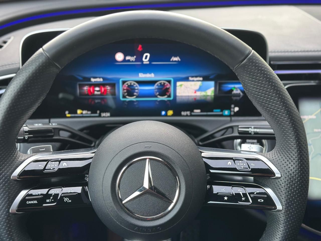 Mercedes-Benz E-Klasse – Bild 13
