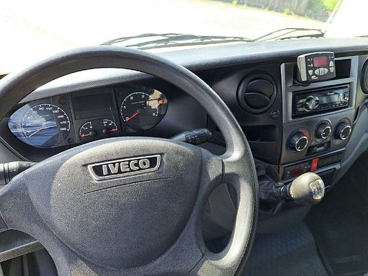 Vehicle image 18 / 19