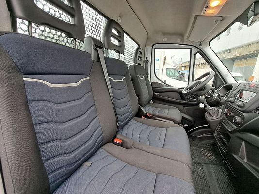 Vehicle image 3 / 11