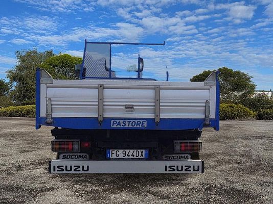 Vehicle image 8 / 17