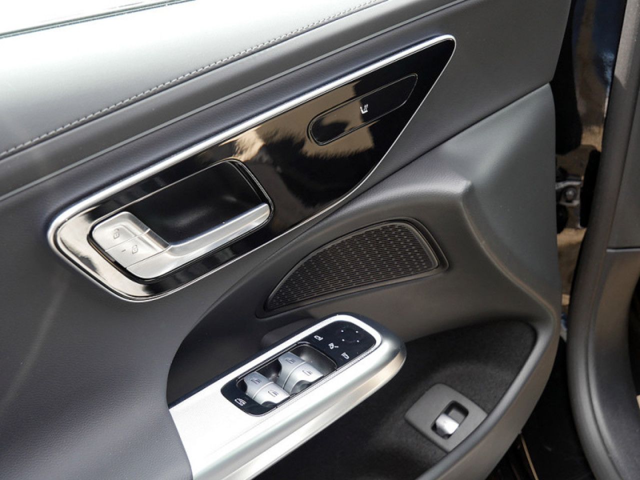 Mercedes-Benz E-Klasse – Bild 15