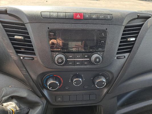 Vehicle image 17 / 22