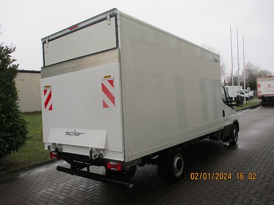 Vehicle image 3 / 5