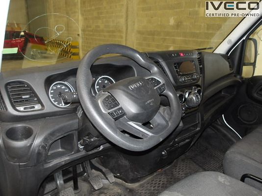 Vehicle image 4 / 5