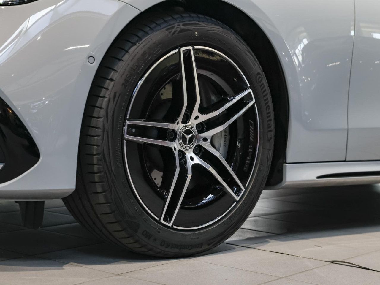 Mercedes-Benz E-Klasse – Bild 8