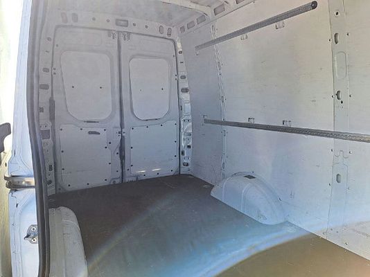 Vehicle image 6 / 15