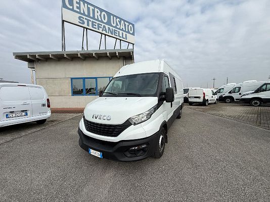Vehicle image 2 / 15