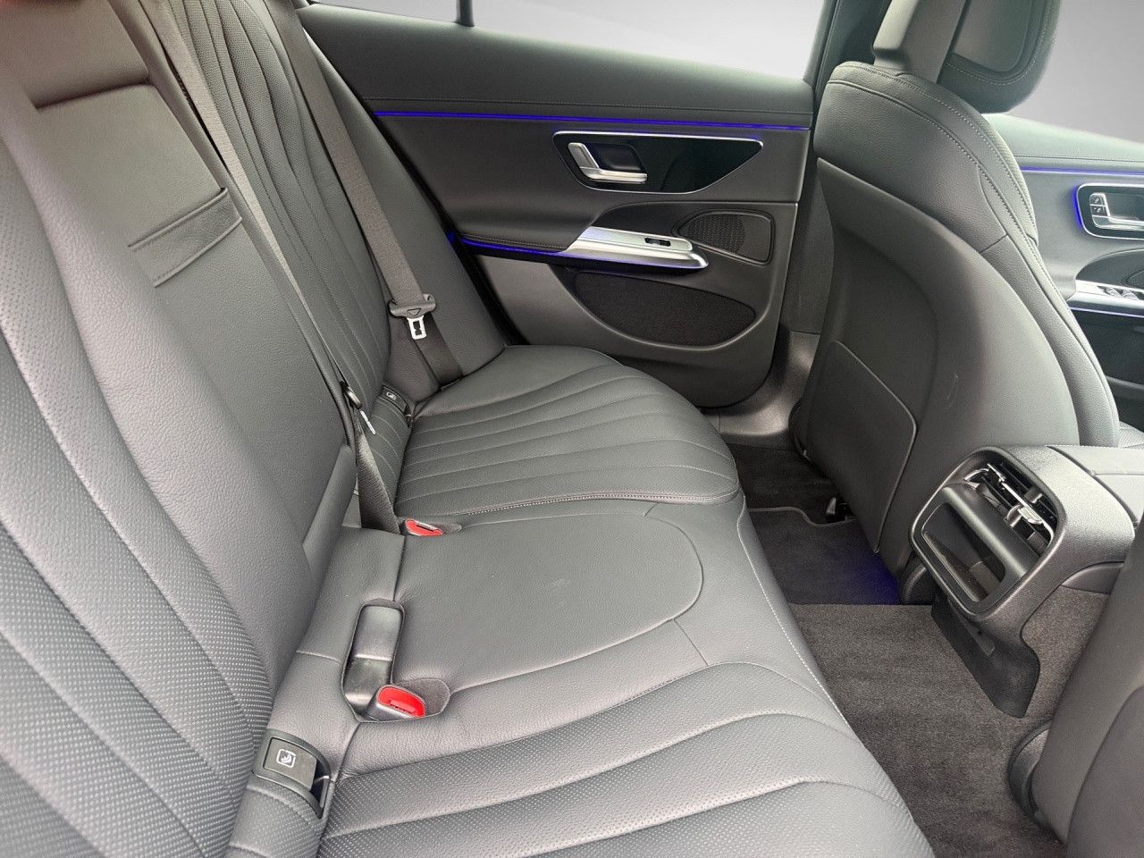 Mercedes-Benz E-Klasse – Bild 23