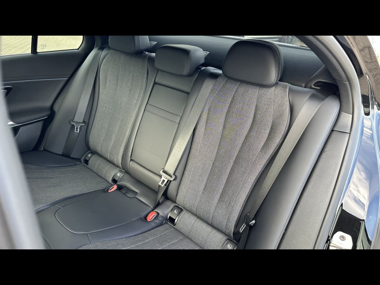 Mercedes-Benz E-Klasse – Bild 18
