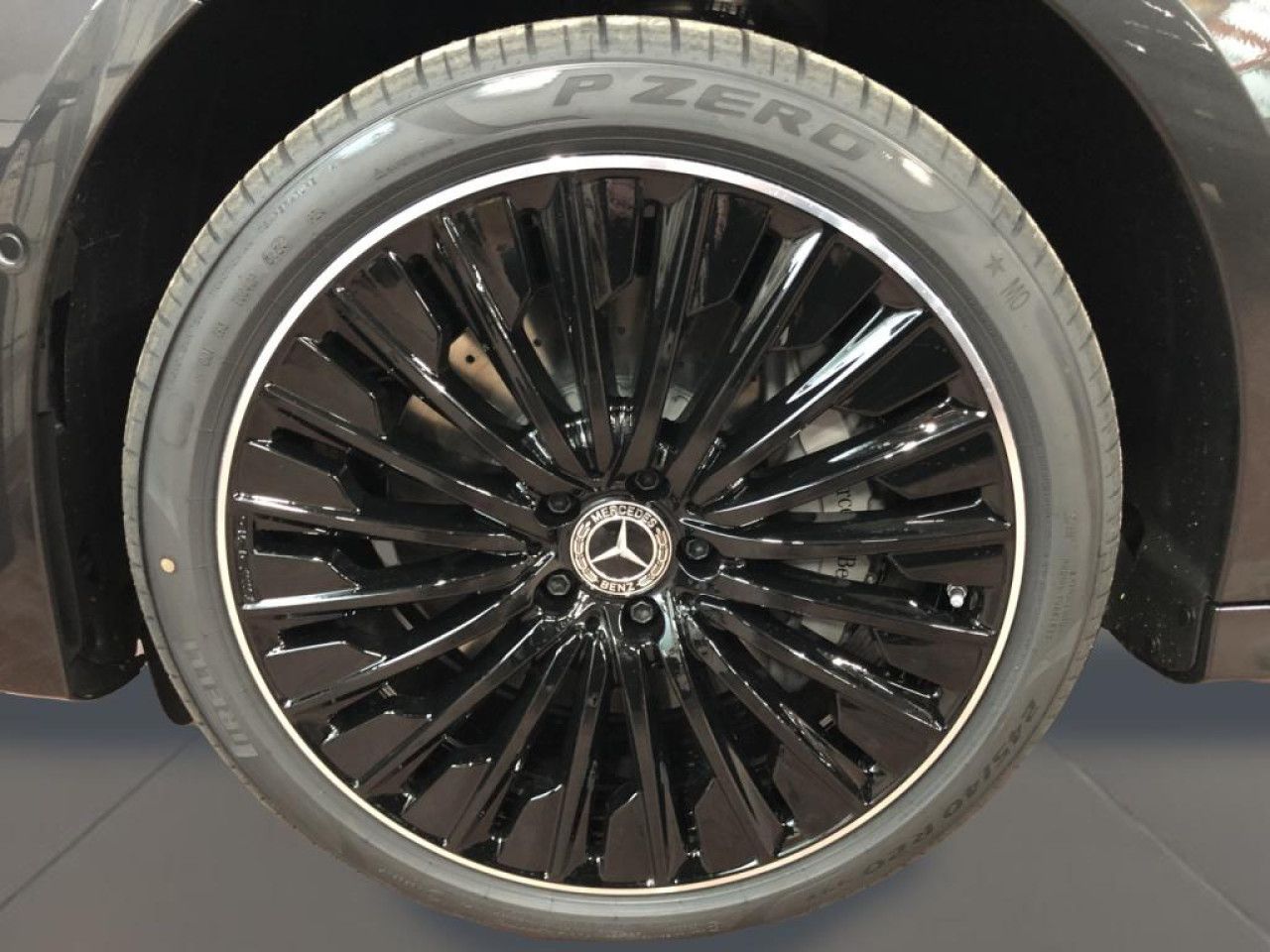 Mercedes-Benz E-Klasse – Bild 8